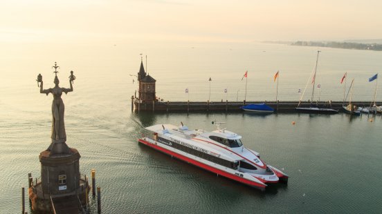 Katamaran Constanze im Hafen Konstanz.jpg
