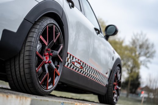 Mini Cooper Works Barracuda Tzunamee Evo Flash Red Bild 5.jpg