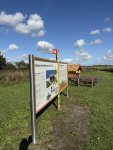 Neue Informationstafeln am tiefsten Punkt Deutschlands in Freepsum geben Einblicke in Geschichte, Natur und Wasserwirtschaft des Freepsumer Meeres