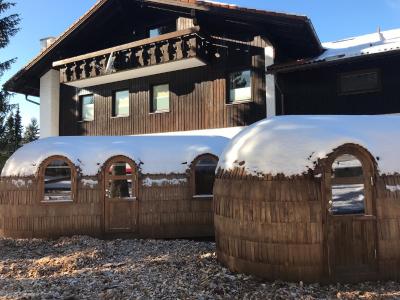 Ganz neu! Igluhäuschen zaubern polare Atmosphäre auf den Camping-Grüntensee im Herzen des Allgäus