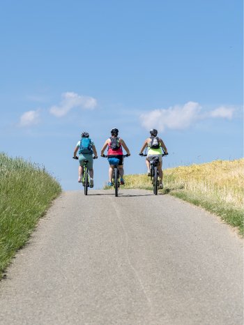 Titel Radbroschüre Radfahrer unterwegs ©Schwäbische Alb Tourismus, Fotograf Gregor Lengler.jpg
