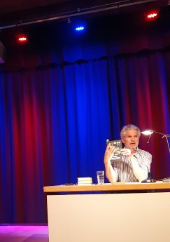 Marco Sonnleitner in Memmingen 2025_Lesung_drei Fragezeichen_copyright Hendriks Schwabenaka.png