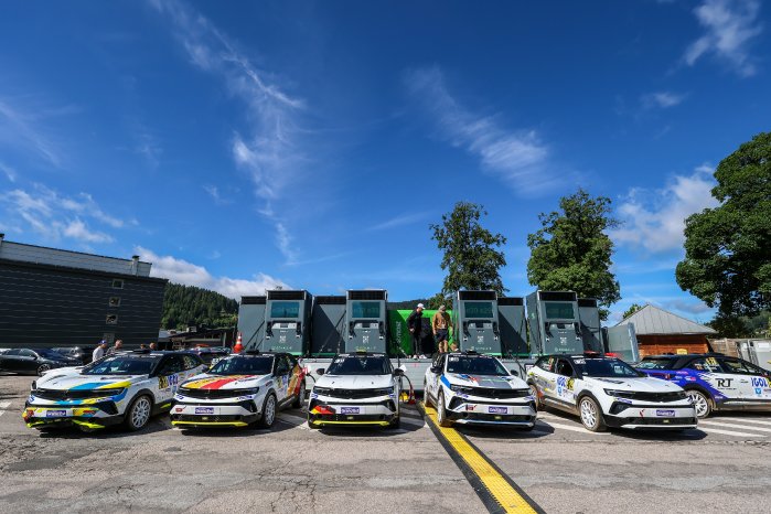 adac-opel-gse-rally-cup-mit-elektrisierender-premiere-in-der-steiermark (8).jpg