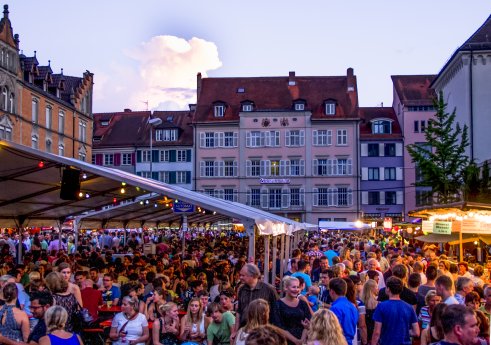 Konstanz-Weinfest-Menge-Abend-02_Copyright_Sven-Jaenecke_www-jfoto-de.jpg