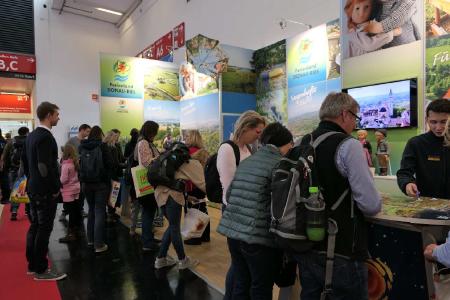 Großer Andrang am Stand des Ferienlandes Donau-Ries auf der f.r.e.e in München. Foto: Marion Rebele