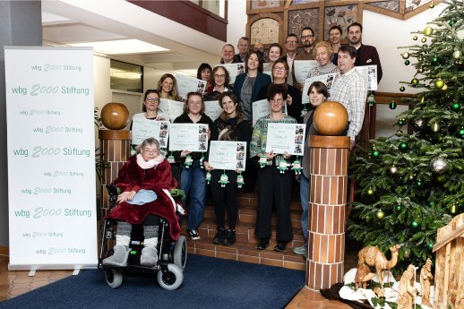 Gruppenfoto_Scheckuebergabe_wbg2000Stiftung_kl.jpg