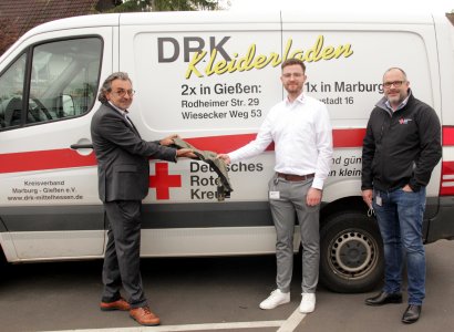 Auf dem Foto zu sehen von rechts nach links Herr Betz Geschäftsführer des DRK Mittelhessen, Herr Quandel Mitarbeiter DRK Mittelhessen, Herr Sanchez Geschäftsführer der Tie Solution GmbH