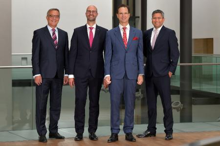 Vorstand Sparkasse Bremen seit dem 1. September 2020 (v.l.n.r.): Thomas Fürst, Vorstand für Privatkunden, Klaus Windheuser, Vorstand für Firmenkunden, Dr. Tim Nesemann, Vorsitzender des Vorstandes, Pranjal Kothari, Chief Digital Officer, Fotorechte: Sparkasse Bremen