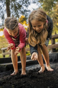 Jahresthema Erdreich 2025 Simonalm Rutschen Barfussweg @Nick Berger Hochaufgelöst-90.jpg
