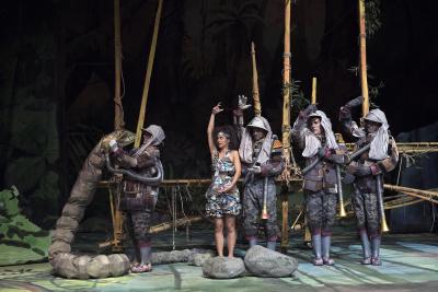 Dschungelbuch: Stella Goritzki (Colonel Hathi, der Elefant), Giulia Weis (Mowgli), Lucas Janson (kleiner Elefant), Anjo Czernich (zweiter Elefant), Hannes Rittig (erster Elefant)