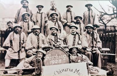 Historisches Foto: Die offizielle Zählung für die fernöstliche Faschingstradition mitten in der Oberpfalz beginnt 1928, als die Stadtkapelle erstmals in China-Gewändern auftritt. Foto: Foto: obx-news/Stadt Dietfurt