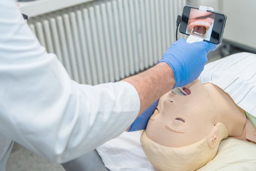 201221_Spende der Fa. Zeiss_Neurochirurgie.jpg