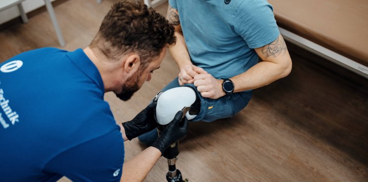 Passkontrolle der Prothese 1.jpg