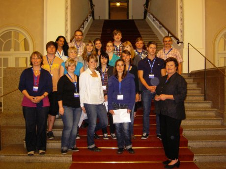 Schule besucht Bayerischen Landtag_Bild 2 mit MdL Steiger_22062011.JPG