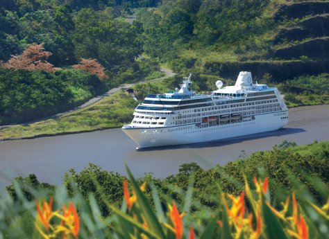 Oceania Cruises_Regatta_Panama Canal.jpg