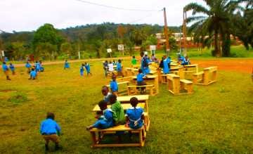 110_Kamerun_Unterstützung Renovierung_Grundschule_außen_Quelle GKS_3 Homepage.jpg