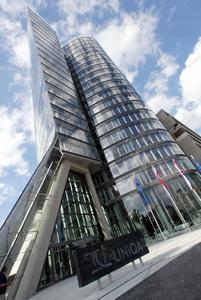 Für den Uniqa-Tower in Wien wurde als einer der ersten Büro-Neubauten das EU-Zertifikat "GreenBuilding" ausgestellt. Kampmann Systeme für Heizung, Kühlung, Lüftung tragen zur umweltfreundlichen und energieeffizienten Gebäudetechnik bei