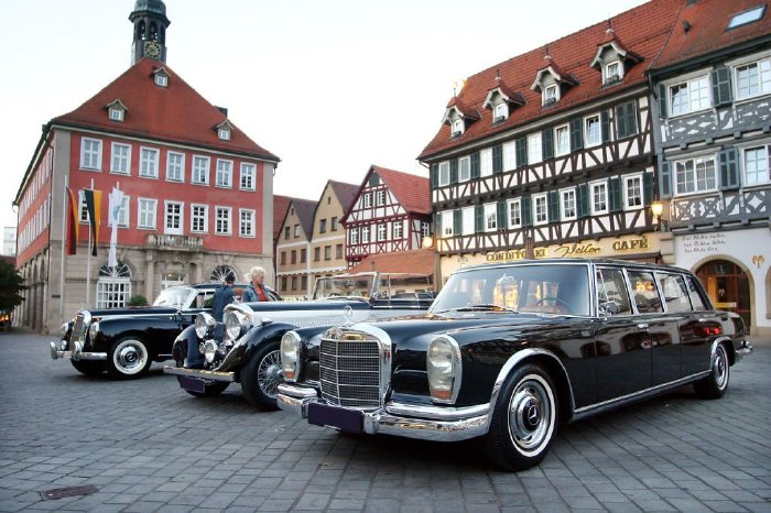 Oldtimer auf Marktplatz.jpg