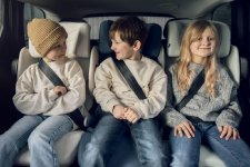 Anschnallen bitte: Mit AGR zertifizierten Autokindersitzen fahren kleine Passagiere sicher und rückenfreundlich.