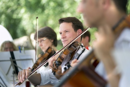 Orchester der Musikalischen Komödie_Clara-Park Musikpavillon©Tom Schulze.JPG