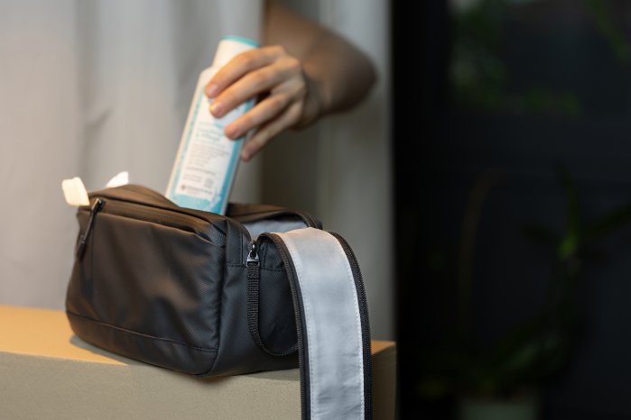 bbl65bk_Troika black washbag 2-9.JPG