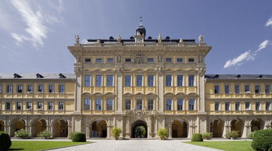 Weingut Juliusspital in Würzburg (Foto Juliusspital).jpg