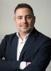 Dr. Fabian Stich verstärkt die Geschäftsführung von Onlineprinters als neuer Chief Commercial Officer (CCO). Er kommt von der Jochen Schweizer mydays Holding GmbH, wo er zuletzt acht Jahre lang die Position des CEOs bekleidet hatte