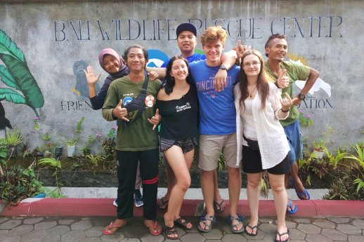 GET-Sprachreisen-GAP-Volunteering-Bali-Wilflife_Projekt-Team.jpeg