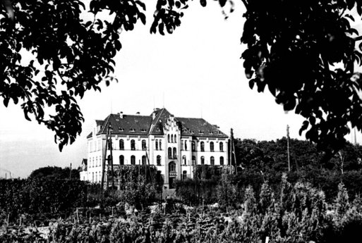Mädchenschule Ahlem_1938_Foto Herbert Sonnenfeld_Credit Jüdisches Museum, Berlin.jpg