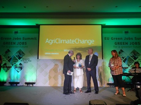 Auszeichung mit dem Green Award für AgriClimateChange.JPG