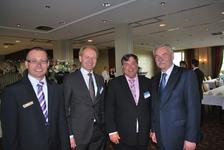 Gaben Startschuss für die neue Van der Valk Akademie: Ingo Kalms (Hoteldirektor), Sven T. Olsen (Geschäftsführer SeminarCenterGruppe), Vincent van der Valk (Geschäftsführer Deutschland GmbH) sowie Wirtschaftsnminister Jürgen Seidel 