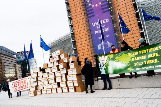 Toxic_Exports_EU-Komm_251202.jpeg