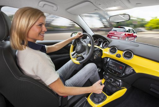 Opel-ADAM-IntelliLink-280325.jpg