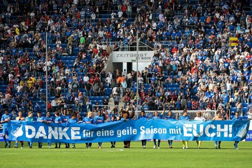1899_Hoffenheim_bedankt_sich_bei_den_Fans.jpg