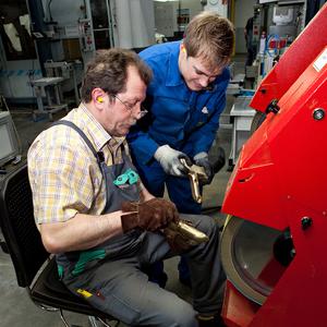 Anerkennung für das große Engagement und die hohe Leistungsbereitschaft: Die Mitarbeiterinnen und Mitarbeiter an den deutschen Standorten der Hansgrohe AG erhalten 2011 die Rekordprämie von 1,6 Mio. Euro