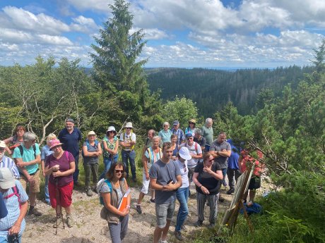 web Zahlreiche Gäste genießen jährlich die Aussicht am Euting-Grab © Andreas Steidel.jpg