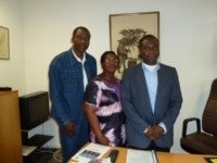 35-social-business-togo-Pater Jean Prosper  Agbagnon (re ) und Maglo Emefa Adjovi (Mitte) 800x600.jp