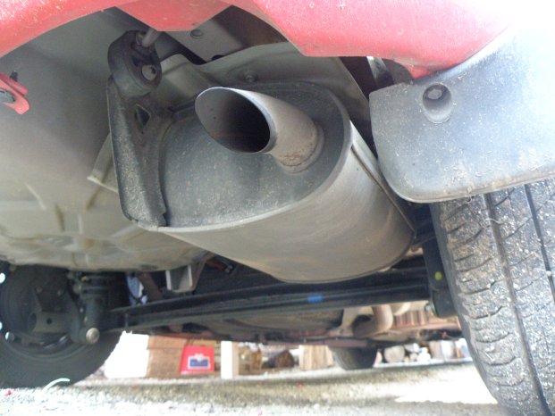 2006_Car_Exhaust_Pipe.JPG