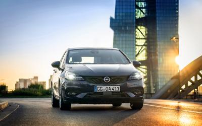 Taghell durch die Dunkelheit: Mit IntelliLux LED® Matrix-Licht von Opel