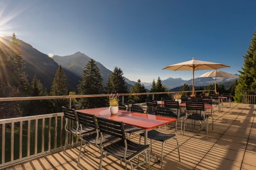 Jugendherberge_Valbella_Lenzerheide_Terrasse_Foto_SJH_Leonidas_Portmann-16fbe55f.jpg