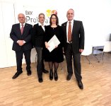 Erika Mehrbrodt feiert 25-jähriges Firmenjubiläum bei der BKK ProVita. (Von links nach rechts: Eugen Winkelmair, Donata Kirchgesser, Erika Mehrbrodt, Walter Redl)