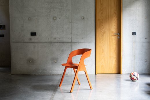 Fagus Lavi Dining Chair leichtes Ambiente.jpg
