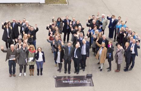 Initiatioren und Ausgezeichnete beim Festakt anlässlich der 200. Schule bei klasse.im.puls. Foto: Friedrich-Alexander Universität Erlangen-Nürnberg