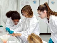 Schülerinnen beim girls day (Foto: FH Lübeck)