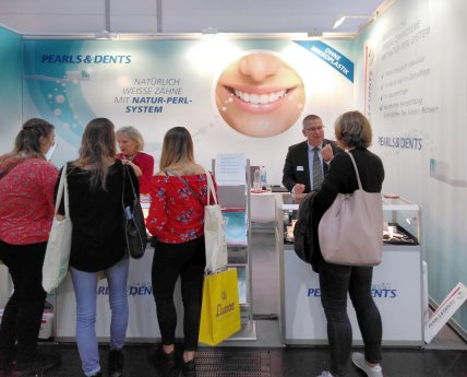 Pearls_Dents_Messestand.jpg
