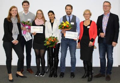Prof. Dr. Isabel von Keitz (FH Münster, links), Prof. Dr. Uta Bohnebeck (Hochschule Bremen, 2. von rechts) und Prof. Dr. Bernd Lehmann (Hochschule Osnabrück, rechts) freuten sich mit den Preisträgerinnen und Preisträgern (von links) Sven Annas, Corinna Tigges, Sarah Husain und Christopher Massolle, Fotos: Hochschule Osnabrück