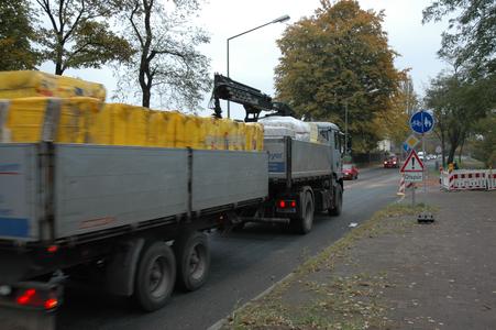 Wie stark darf der Schwerlastverkehr sein, um bestimmte Belastungsgrenzen einzuhalten? Forscher der Hochschule Osnabrück bieten Hilfe bei der Berechnung optimaler Verkehrsströme