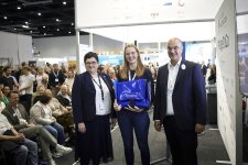 Pascale Hilberger-Kirlum, Viktoria Neller und Markus Mai beim Deutschen Pflegetag (v.l.). Bildquelle: Jan Pauls / Deutscher Pflegetag