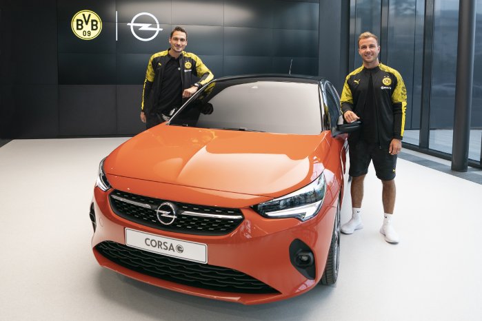 Mats-Hummels-Mario-Goetze.Opel-Corsa-e-507879.jpg