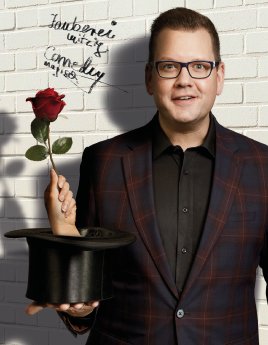 Matthias Rauch Theatersolo © Peter Schütte – Büro für Erstaunliches.jpg